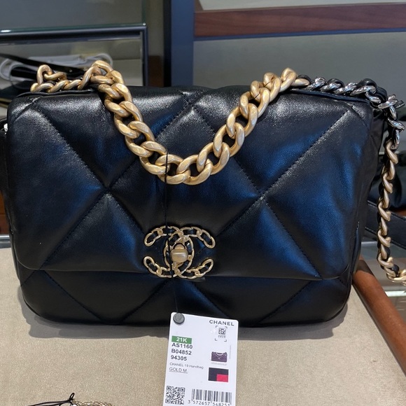Chanel 19 handbag - Picture 2 of 15